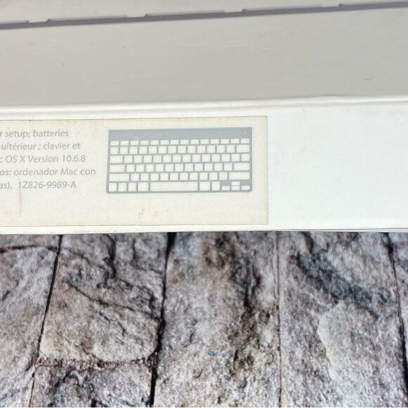 Apple Nwt Wireless Keyboard Slim Portable Bluetooth Connectivity - Picture 8 of 10